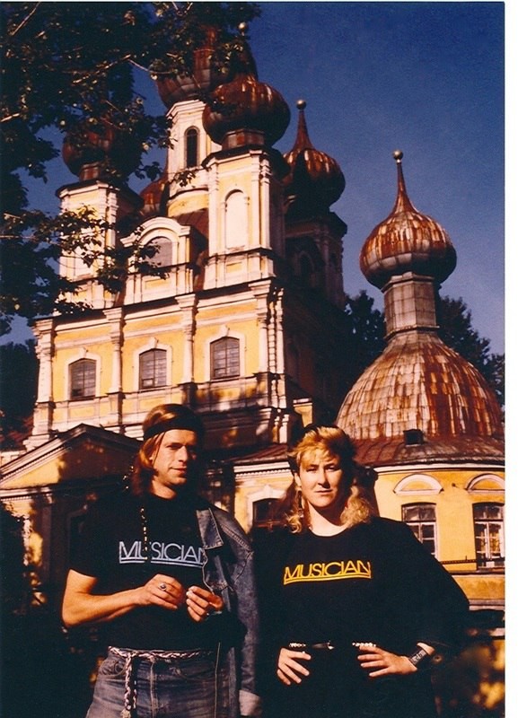 Редкие фото отечественных рок-звезд: застолья, драки и последнее фото Цоя Редкие фото отечественных рок-звезд: застолья, драки и последнее фото Цоя