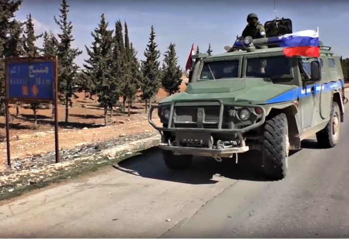 Армия Турции обстреляла сирийский поселок, где находился российский конвой Армия Турции обстреляла сирийский поселок, где находился российский конвой