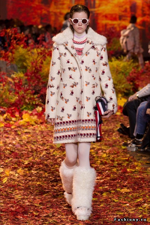 Moncler Gamme Rouge осень-зима 2017-2018 -- очень уютно, комфортно и даже шикарно Moncler Gamme Rouge осень-зима 2017-2018 -- очень уютно, комфортно и даже шикарно