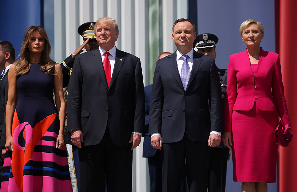Трамп бросает "своих" сирийцев и поляков. Потому что "своих" нет Трамп бросает "своих" сирийцев и поляков. Потому что "своих" нет
