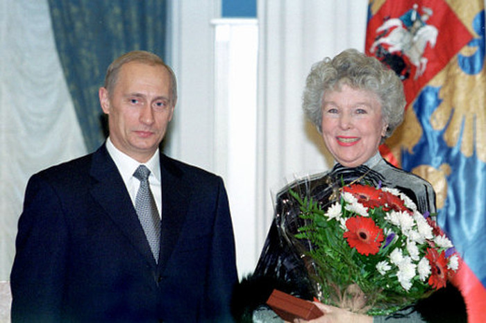«Мне скоро 92 и я счастлива!» Вера Васильева поражает своим оптимизмом, а ведь ей столько пришлось пережить… «Мне скоро 92 и я счастлива!» Вера Васильева поражает своим оптимизмом, а ведь ей столько пришлось пережить…