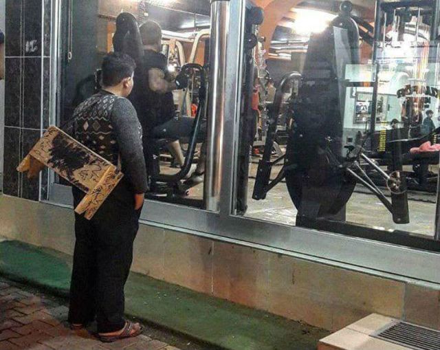 Сирийскому беженцу, смотревшему в окно спортзала, подарили пожизненный абонемент Сирийскому беженцу, смотревшему в окно спортзала, подарили пожизненный абонемент