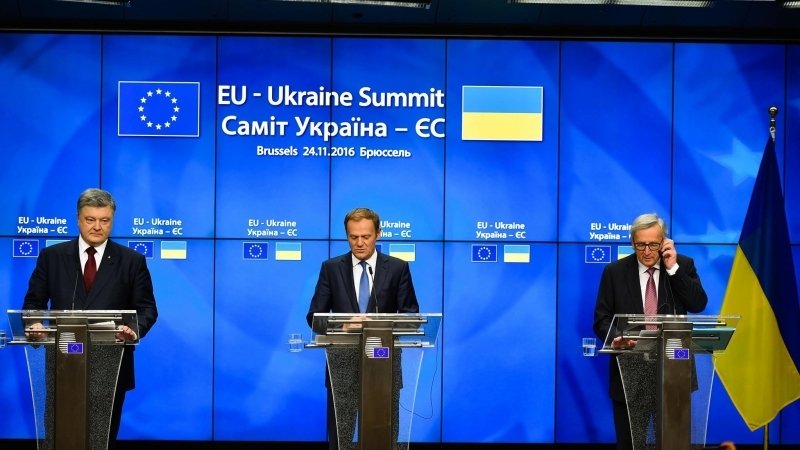 Ненужная бумажка Встреча Петра Порошенко с главой Еврокомиссии Жан-Клодом Юнкером и главой Евросовета Дональдом Туском