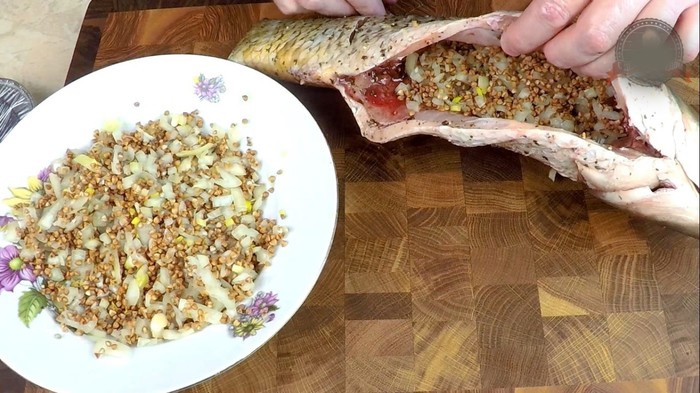 Сазан запечённый и фаршированный гречкой С дедом за обедом, Кулинария, Сазан, В духовке, Рыба, Вкусно, Видео, Длиннопост