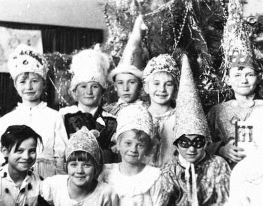 Мальчики - зайчики, девочки - снежинки… Мальчики - зайчики, девочки - снежинки…