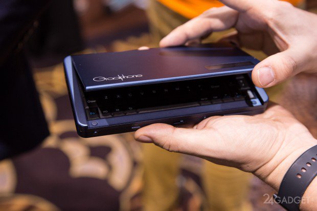 GraalPhone объединяет в себе четыре гаджета одновременно GraalPhone объединяет в себе четыре гаджета одновременно