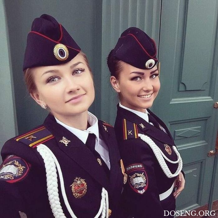 Очаровательные девушки в форме Очаровательные девушки в форме