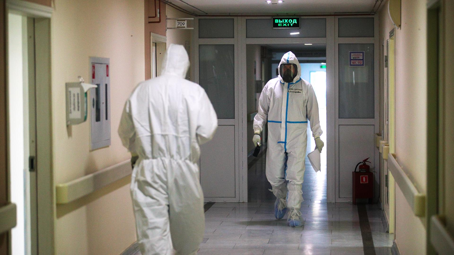«Положительный анализ»: почему в России растет заболеваемость COVID-19.