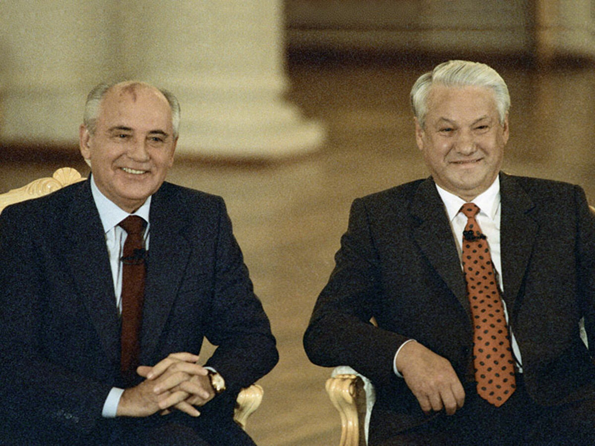 Что хорошего и плохого сделал Ельцин для России, чего больше?