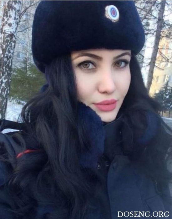 Очаровательные девушки в форме Очаровательные девушки в форме