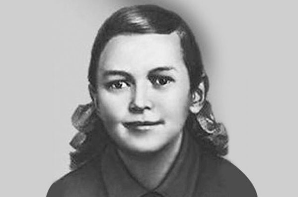 10 января 1944 г. казнена Зина Портнова (17 лет). На допросе она застрелила следователя и еще 2 гитлеровцев 10 января 1944 г. казнена Зина Портнова (17 лет). На допросе она застрелила следователя и еще 2 гитлеровцев