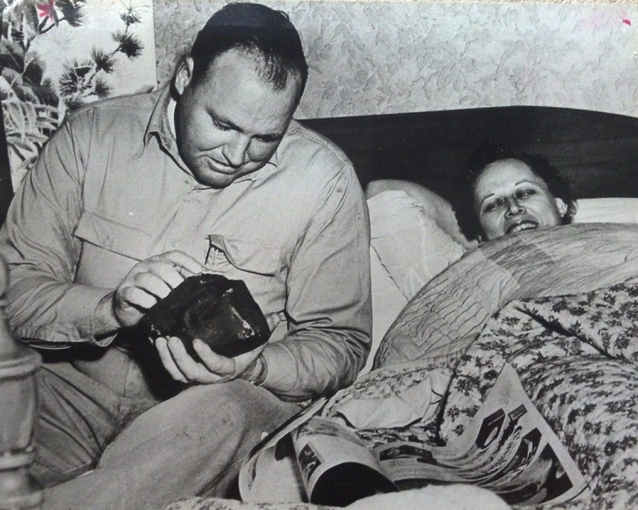Энн Ходжес - женщина, в которую попал метеорит. | Фото: oldpicz.com. Энн Ходжес - женщина, в которую попал метеорит. | Фото: oldpicz.com.