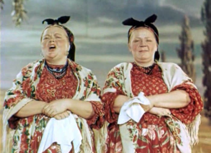 Кадр из фильма *Кубанские казаки*, 1949 | Фото: kino-teatr.ru «ЛИЦО ВСЕХ МАТЕРЕЙ ВОЙНЫ»: ПОЧЕМУ ВАЛЕНТИНА ТЕЛЕГИНА НЕ ИГРАЛА БОЛЬШИХ РОЛЕЙ В КИНО