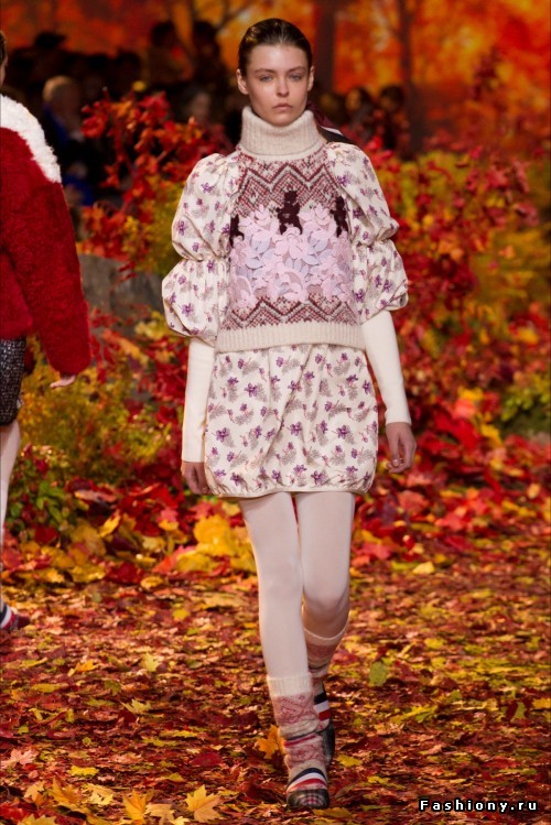 Moncler Gamme Rouge осень-зима 2017-2018 -- очень уютно, комфортно и даже шикарно Moncler Gamme Rouge осень-зима 2017-2018 -- очень уютно, комфортно и даже шикарно