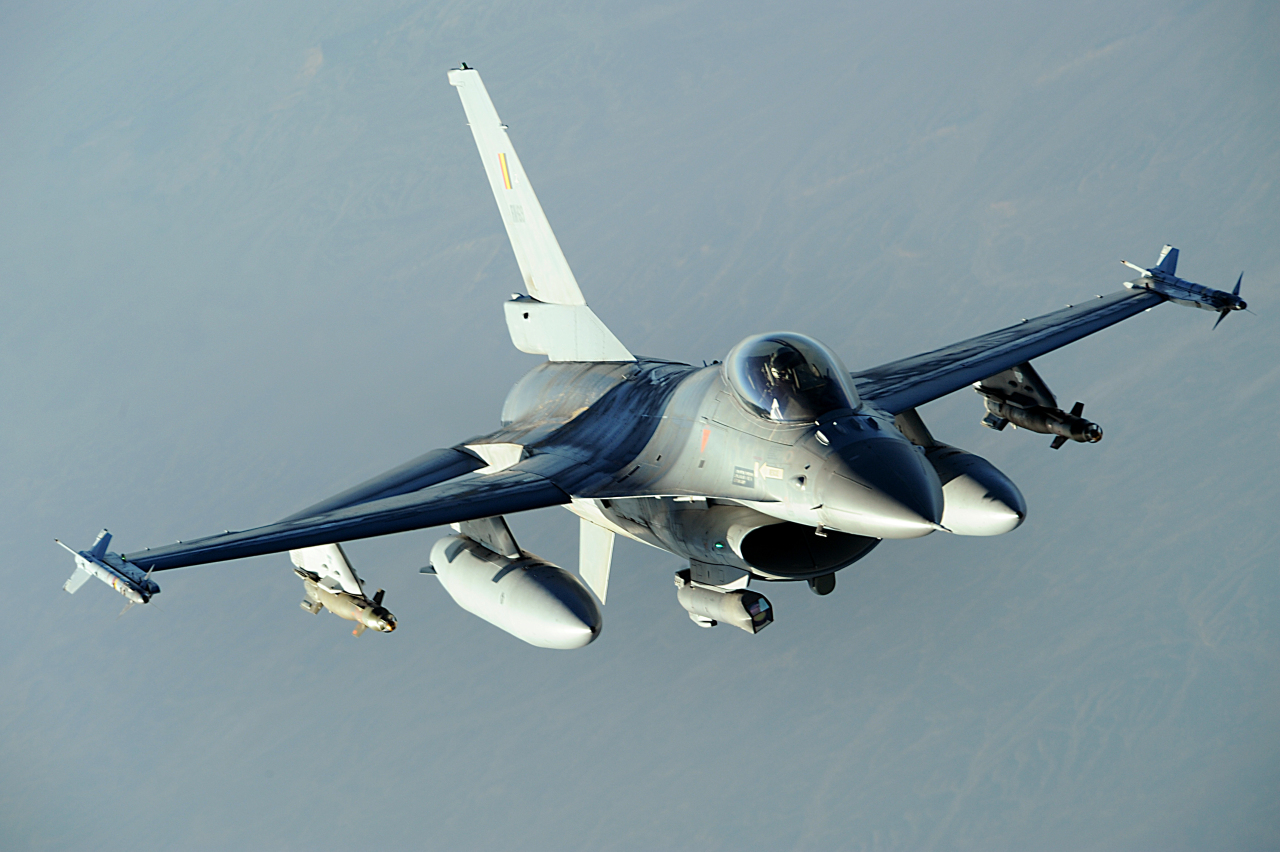 Легенда Америки F-16 против китайского J-20, российского Су-35 и ПАК-ФА: Кто победит? Легенда Америки F-16 против китайского J-20, российского Су-35 и ПАК-ФА: Кто победит?