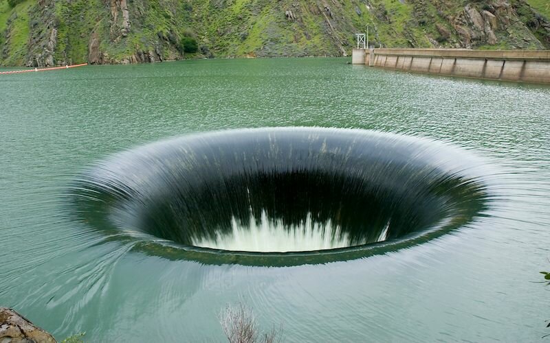 Действующий водослив