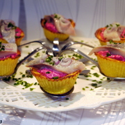 Картофельные тарталетки с сельдью на минималистической шубе