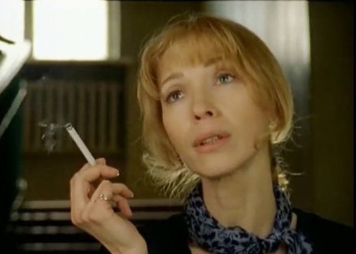 Марина Левтова в сериале *Каменская*, 1999 | Фото: kino-teatr.ru Марина Левтова в сериале *Каменская*, 1999 | Фото: kino-teatr.ru