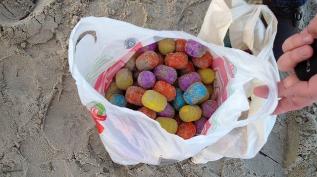 Кто-то очень попросил Деда Мороза и немецкий остров засыпало киндер-сюрпризами и Lego Кто-то очень попросил Деда Мороза и немецкий остров засыпало киндер-сюрпризами и Lego