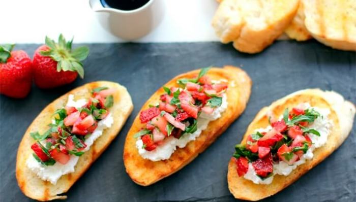 Невероятно вкусные брускетты с нежнейшей начинкой. Невероятно вкусные брускетты с нежнейшей начинкой.