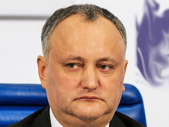 Додон прождал Путина четыре часа и «наградил» его молдавским вином Додон прождал Путина четыре часа и «наградил» его молдавским вином