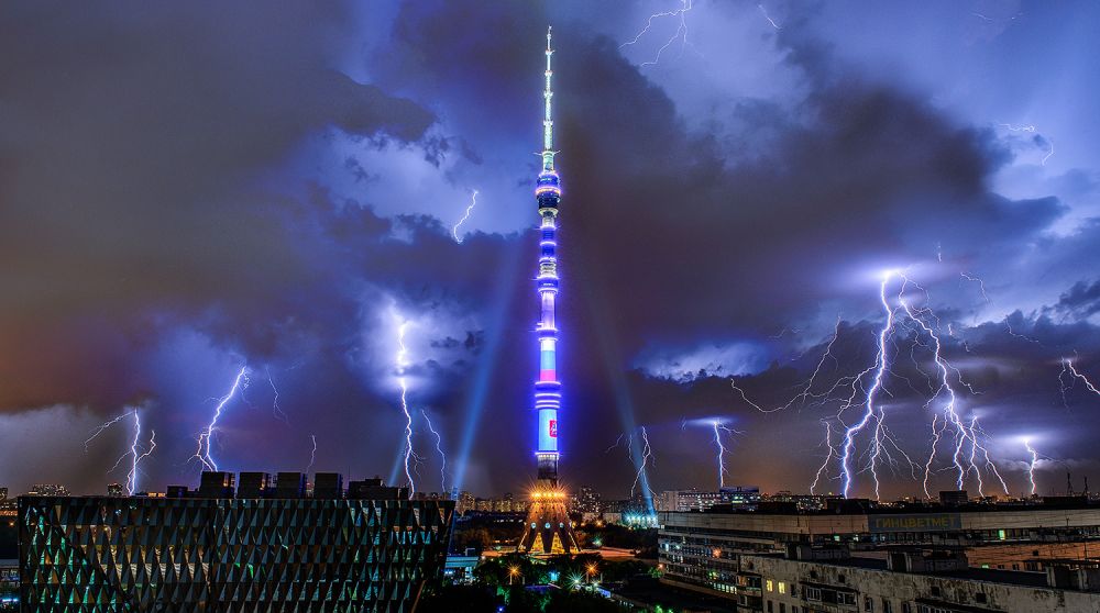 ⛈️ 7 эпичных фото и видео летних гроз в Москве