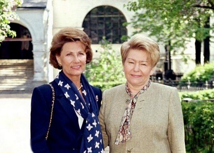 Наина Ельцина. Первые леди СССР и России — как они одевались