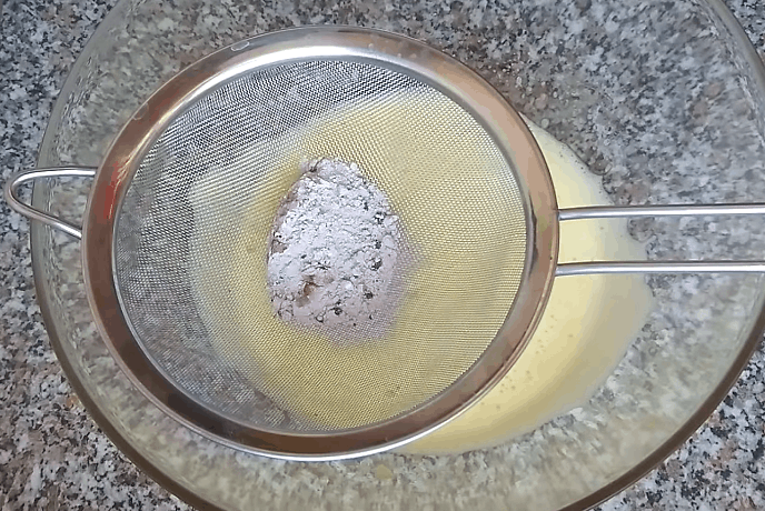 Он сладкий, и его пекут на сковородке. Блин? Нет, торт! Он сладкий, и его пекут на сковородке. Блин? Нет, торт!