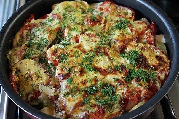 Очень вкусные молодые кабачки, запеченные с помидорами под соусом