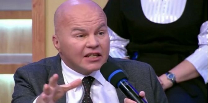 Политолог Ковтун назвал "мразью" журналистку КП и захотел плюнуть ей в лицо Политолог Ковтун назвал "мразью" журналистку КП и захотел плюнуть ей в лицо