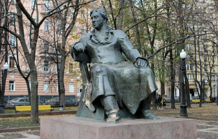 Памятник Крылову в Москве | Фото: liveinmsk.ru Памятник Крылову в Москве | Фото: liveinmsk.ru
