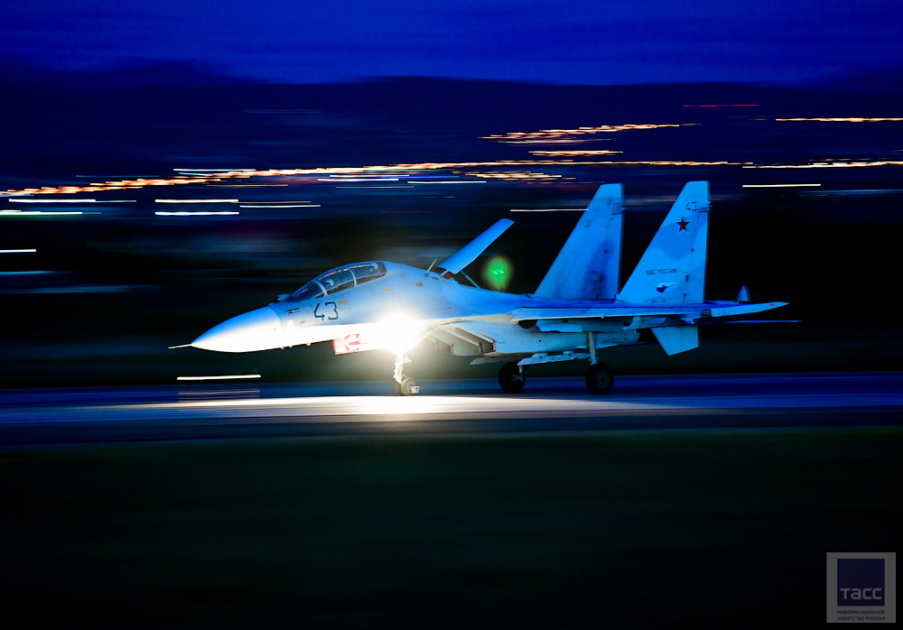 Вечерние полеты 22-го истребительного авиационного полка на аэродроме Центральная Угловая