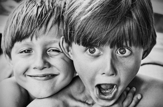 Почему люди не улыбаются на старых фотографиях? Почему люди не улыбаются на старых фотографиях?