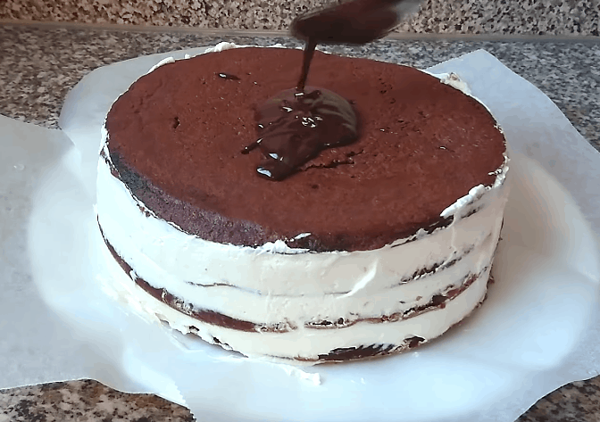 Он сладкий, и его пекут на сковородке. Блин? Нет, торт! Он сладкий, и его пекут на сковородке. Блин? Нет, торт!