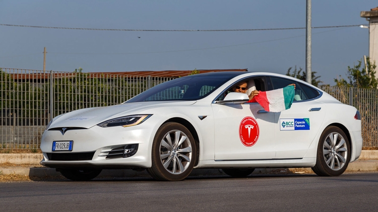Электромобиль Tesla Model S смог преодолеть более 1000 км на одной подзарядке Электромобиль Tesla Model S смог преодолеть более 1000 км на одной подзарядке