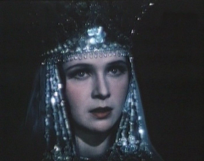 Нинель Мышкова в образе Ильмень-царевны. *Садко*, 1952 Нинель Мышкова в образе Ильмень-царевны. *Садко*, 1952