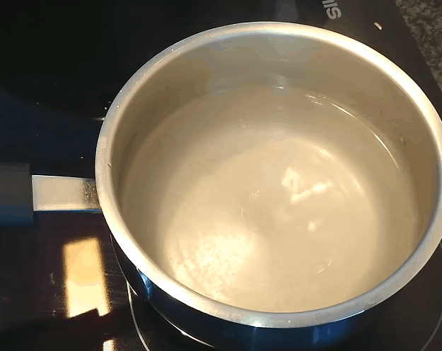Он сладкий, и его пекут на сковородке. Блин? Нет, торт! Он сладкий, и его пекут на сковородке. Блин? Нет, торт!
