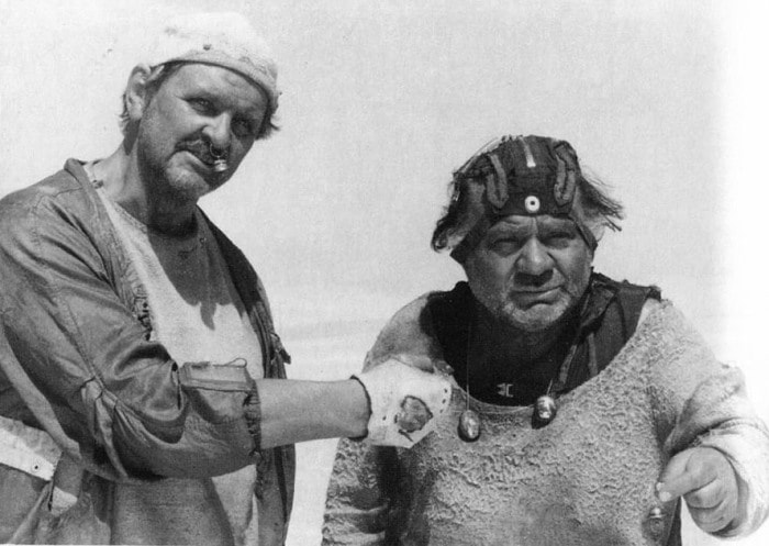 Ю. Яковлев и Е. Леонов в фильме *Кин-дза-дза*, 1986 | Фото: izbrannoe.com Ю. Яковлев и Е. Леонов в фильме *Кин-дза-дза*, 1986 | Фото: izbrannoe.com