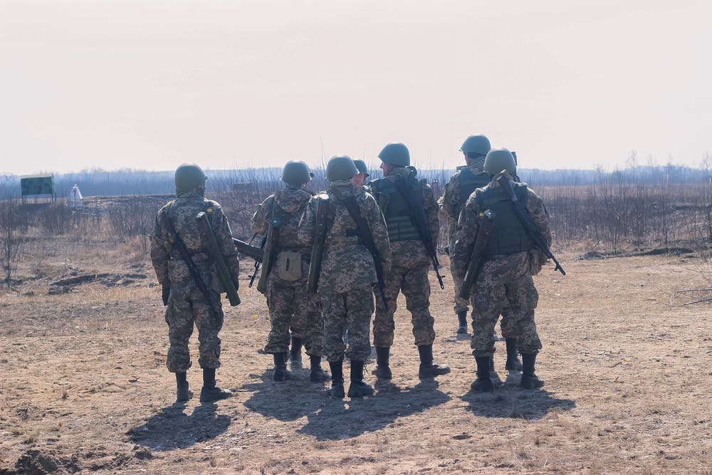 Здесь «герои» превратились в проституток Здесь «герои» превратились в проституток