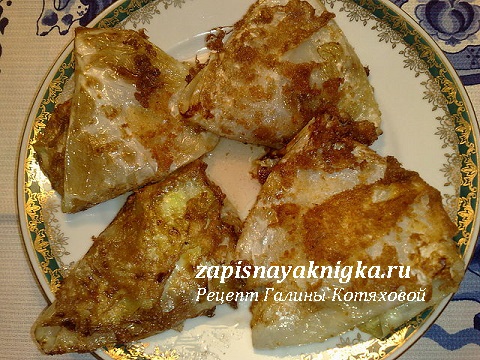 Треугольники из капустных листьев с мясом