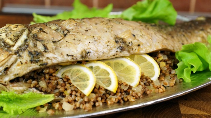 Сазан запечённый и фаршированный гречкой С дедом за обедом, Кулинария, Сазан, В духовке, Рыба, Вкусно, Видео, Длиннопост
