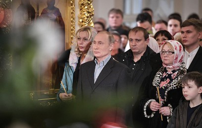 Путин встретил Рождество в Симеоновской церкви в Петербурге Путин встретил Рождество в Симеоновской церкви в Петербурге