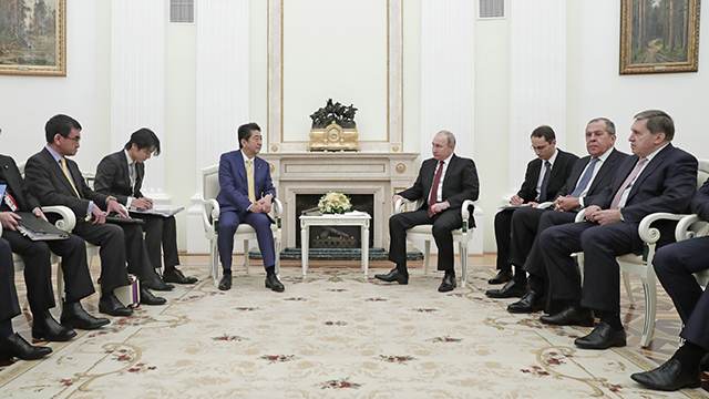 Абэ и Путин дали указание осуществить меры по совместной хозяйственной деятельности на Курилах