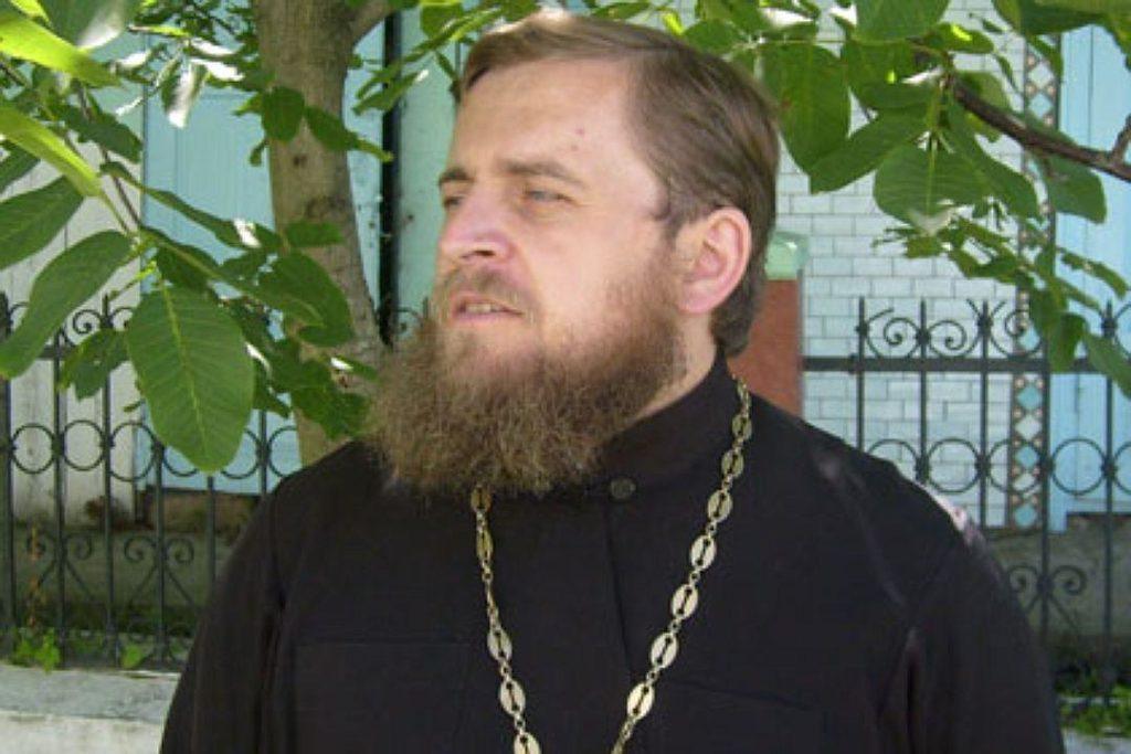 Священник утопил младенца во время обряда крещения Священник утопил младенца во время обряда крещения