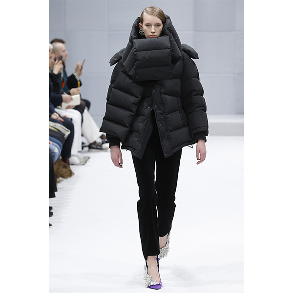 Balenciaga 2016 Fall Winter Runway Как оставаться девушкой <br> в модных объемных вещах