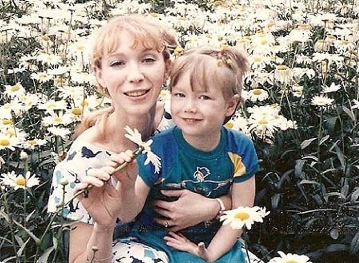 Актриса Марина Левтова с дочерью Дарьей | Фото: vmireteatra.ru Актриса Марина Левтова с дочерью Дарьей | Фото: vmireteatra.ru