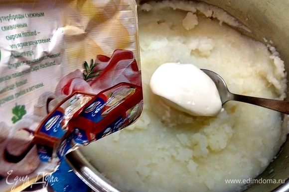Отварить картошку, приготовить пюре и добавить сливочный сыр Hochland, зеленую стручковую фасоль. Отварить картошку, приготовить пюре и добавить сливочный сыр Hochland, зеленую стручковую фасоль.