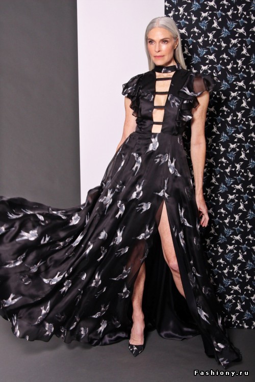 Christian Siriano pre-fall 2017 -- женственно, элегантно и без демонстративной сексуальности Christian Siriano pre-fall 2017 -- женственно, элегантно и без демонстративной сексуальности
