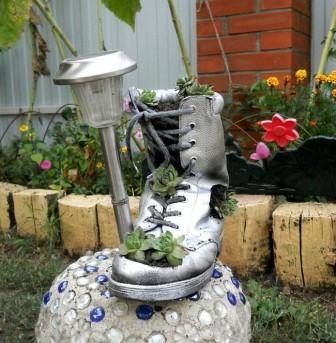Креативные поделки для сада из старых вещей Креативные поделки для сада из старых вещей