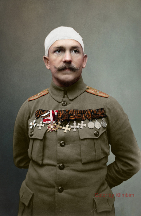 Полный Георгиевский кавалер прапорщик Карл Иванович Вашатко, 1917 год. | Фото: flickr.com. Полный Георгиевский кавалер прапорщик Карл Иванович Вашатко, 1917 год. | Фото: flickr.com.